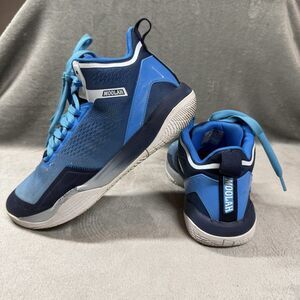 Moolah Kicks Neovolt Pro Shoe Women’s 9.5 Navy Blue Basketball Volleyball Sports